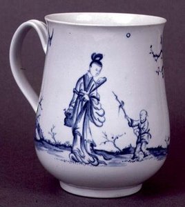 Worcester mok van balustervorm versierd in blauw onderglazuur, ca. 1755